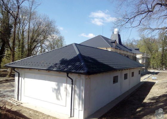 Realizace střechy zahradního posezení + Pokládka střešní krytiny