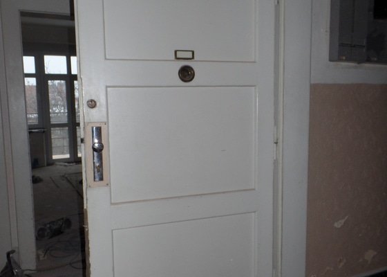 Renovace 8 interiérových dveří v bytě - stav před realizací