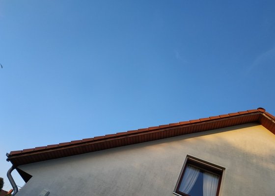 Natření podbití střechy
