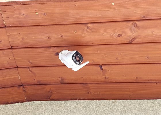 Přivést napájení k venkovním kamerám, jejich zapojení u dřevostavby