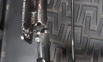 Sváření zlámané (asi) ocelové konstrukce židle - stav před realizací