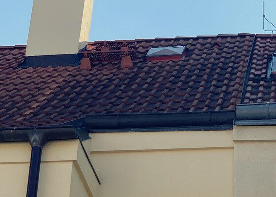 Výměna střešního výlezu a drobná oprava střechy